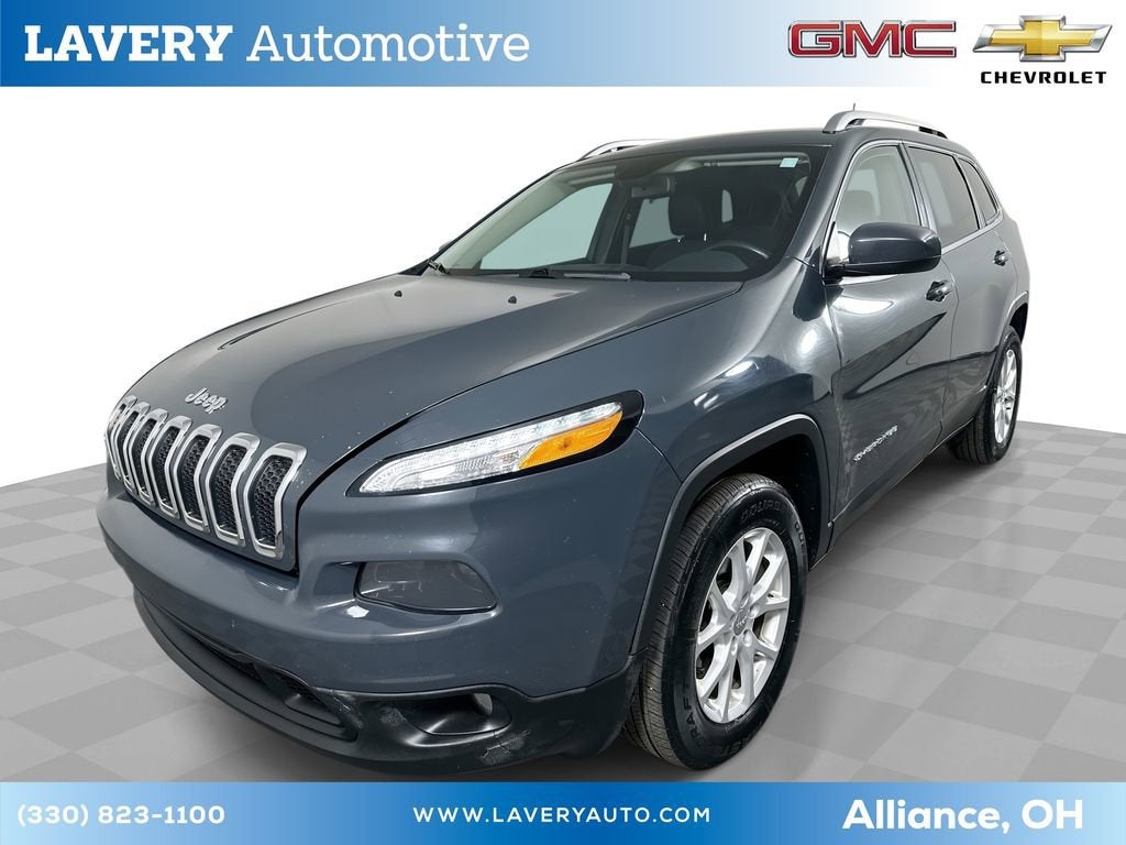 2018 Jeep Cherokee Latitude Plus 4x4 in Gray — front three-quarter view